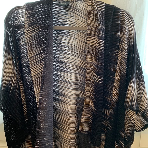 Black/white cover up jacket. Sz L/XL - Picture 3 of 4